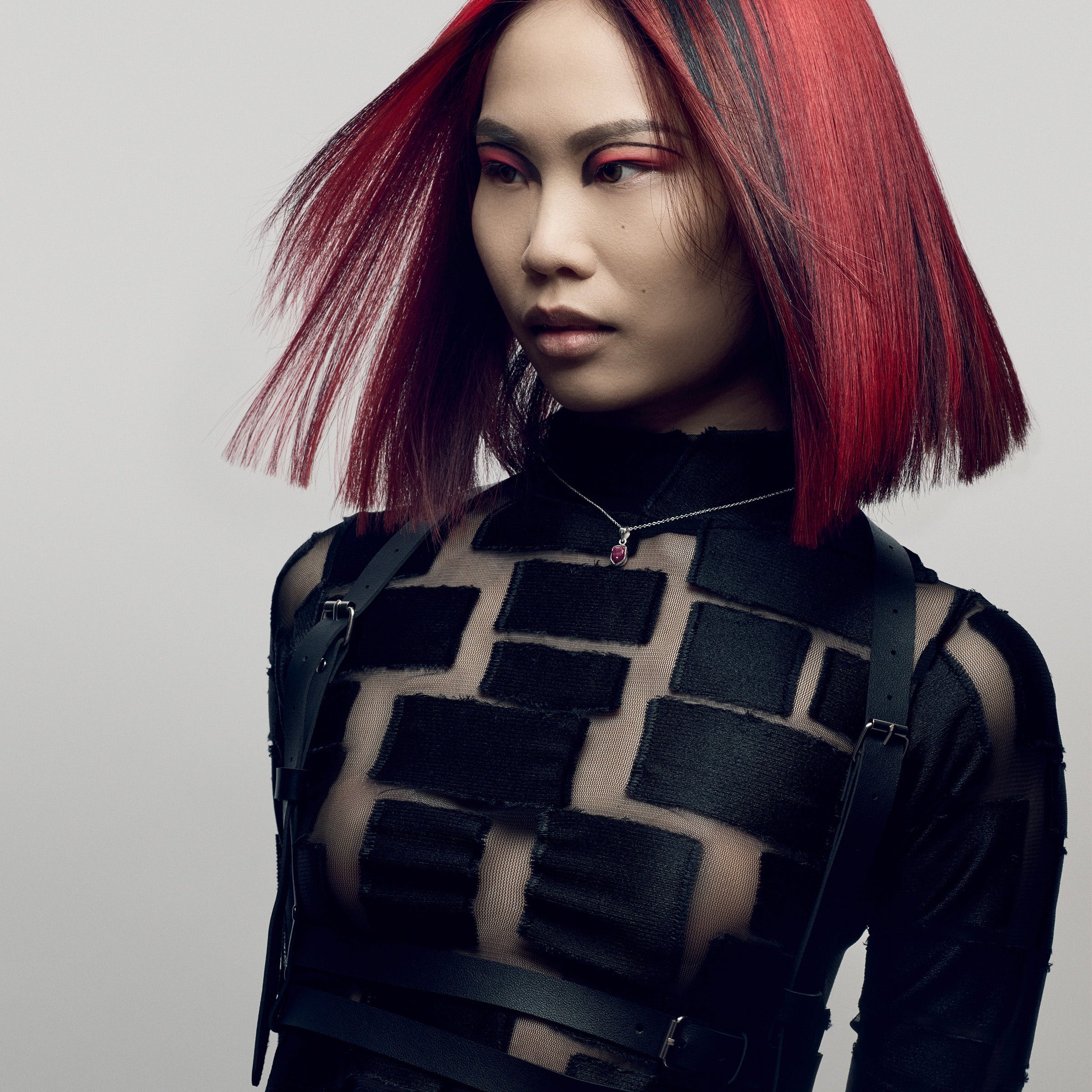 ENHANCING COLOUR PIGMENTS